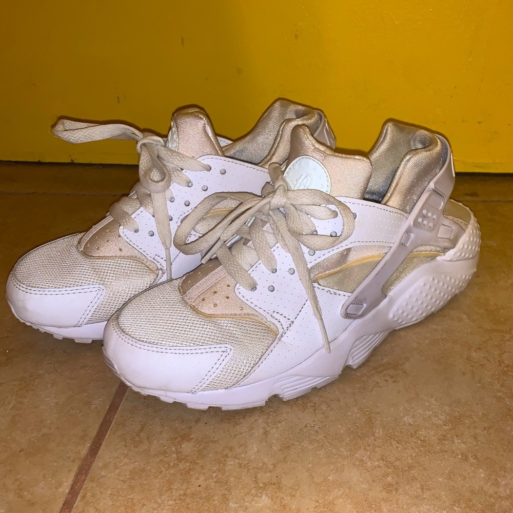 Nike Huarache White Size 6